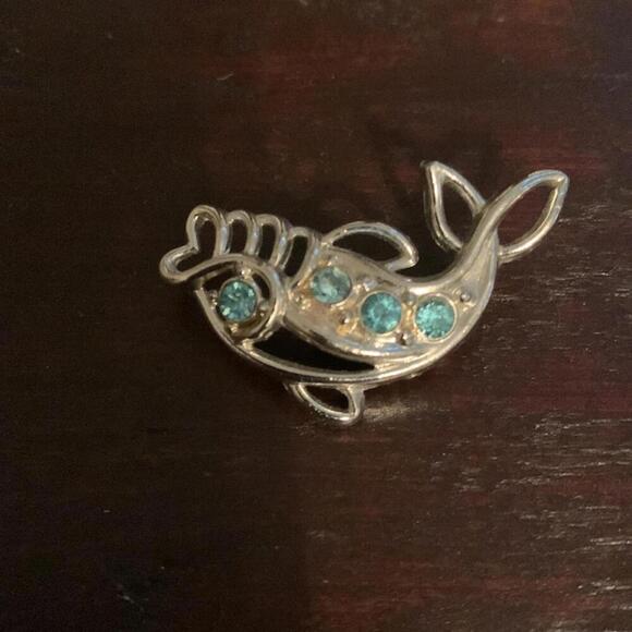 Blue stoned 1” silver fish pin - Picture 8 of 13